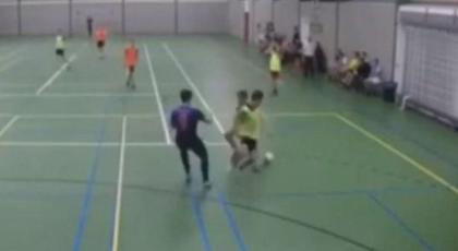 Εκπληκτικό: Εκδικήθηκε την «ποδιά» με… «ποδιά»! (video)