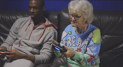 Ο Μπαρνς έπαιξε «μπασκετάκι» με γιαγιά! (βίντεο)