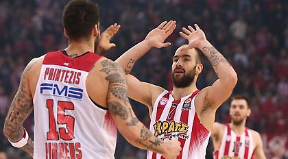 Παίζει για το λαό του…