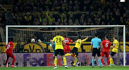 ΑΝΑΤΡΙΧΙΛΑ: Οπαδοί Ντόρτμουντ και Λίβερπουλ τραγουδούν μαζί (video)