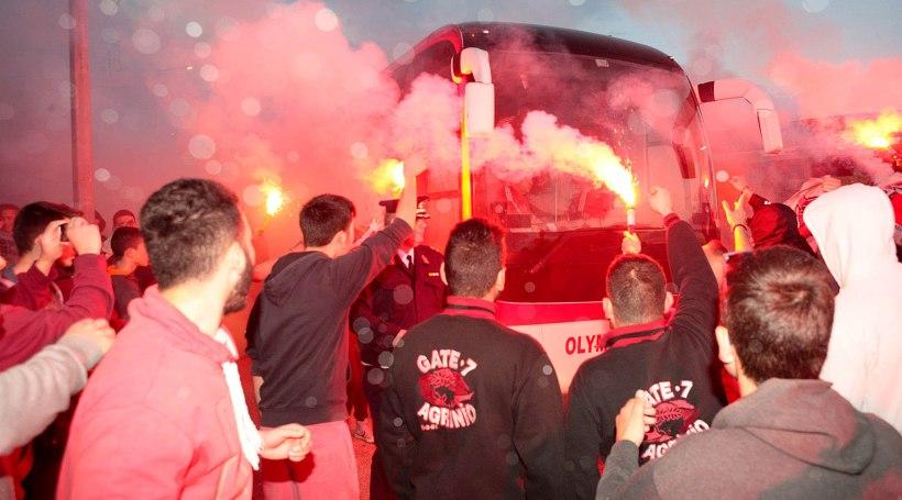 «Κοκκίνισε» το Αγρίνιο για Ολυμπιακό (pics/video)