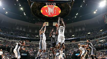 «Ζωντανοί» για το ρεκόρ με… βοήθεια οι Γουόριορς