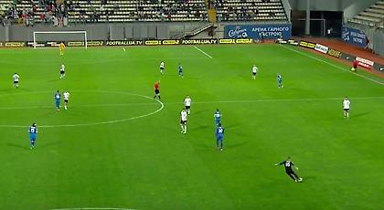 ΑΠΙΣΤΕΥΤΟ: Τερματοφύλακας βάζει γκολ από την περιοχή του, αλλά ακυρώνεται (video)