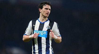 Παίκτης της Νιούκαστλ έριξε μπουνιά σε τοίχο