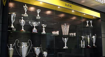 Γεμίζει την τροπαιοθήκη της η ΑΕΚ