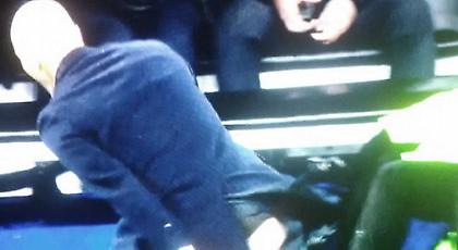 ΦΟΒΕΡΟ: Σκίστηκε το παντελόνι του Ζιντάν! (video)