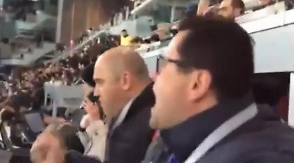 ΑΠΙΣΤΕΥΤΟ ΒΙΝΤΕΟ: Έξαλλος πανηγυρισμός διάσημου δημοσιογράφου σε γκολ!