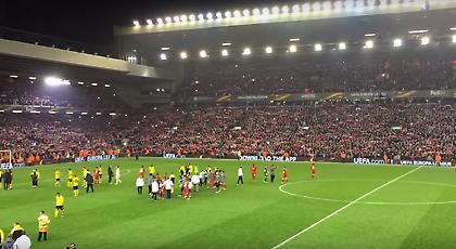 Ανατριχίλα: Φίλοι Λίβερπουλ και Ντόρτμουντ τραγουδούν μαζί το YNWA (video)