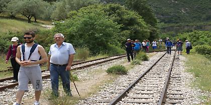 Λεωφορεία για τη διευκόλυνση πεζοπόρων στο πέρασμα του Βουραϊκού