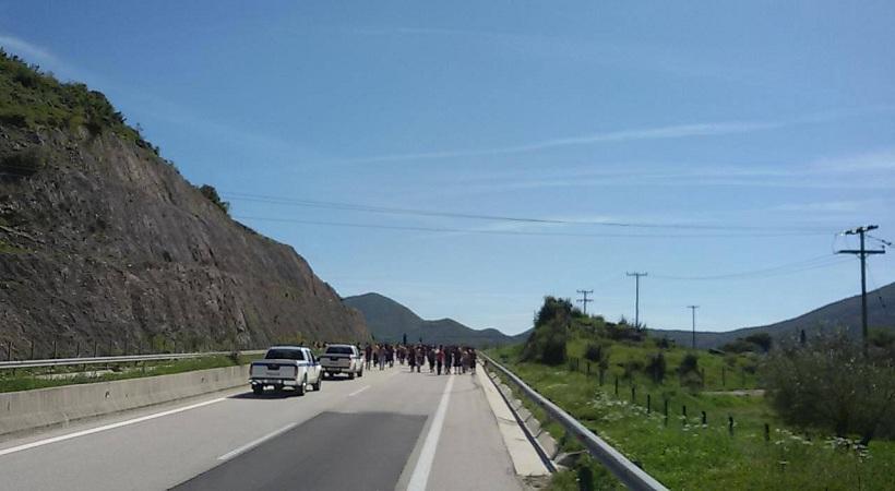 Μπλόκο της ΕΛ.ΑΣ σε 100 οπαδούς της ΑΕΛ, που… το έκοψαν με τα πόδια για το λιμάνι της Ηγουμενίτσας!