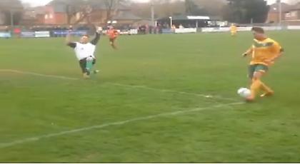 Έχασε απίστευτη ευκαιρία και… το έριξε στο ποτό! (video)