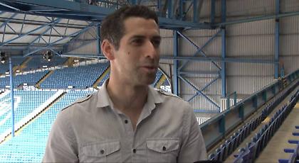 Παρουσιαστής εκτελεί πέναλτι και προκαλεί... θυμηδία (video)