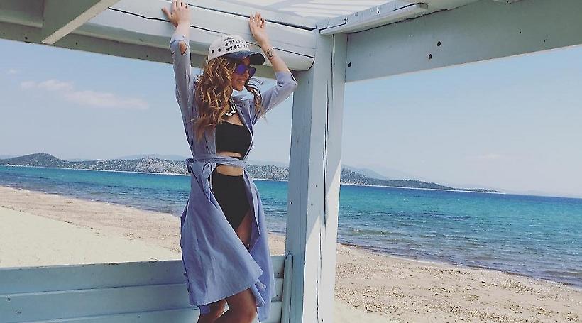 Η Αθηνά Οικονομάκου σε καλοκαιρινό mood (pics)