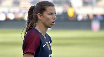 Η Τόμπιν Χιθ μοιράζει σακούλες με τις ντρίμπλες της (video)