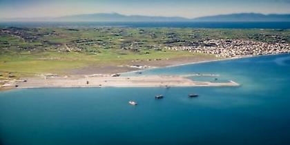 Ο υγρότοπος της Περαίας ακατάλληλος για αξιοπρεπή φιλοξενία προσφύγων