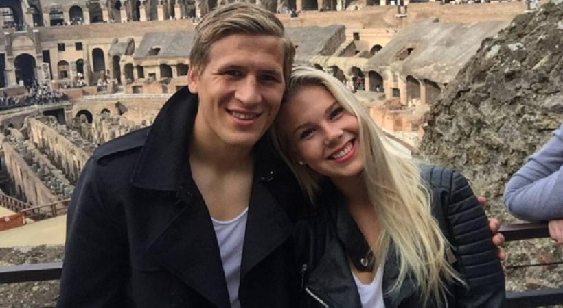 Πρόταση γάμου έκανε στη Σαντορίνη ο Λουντ