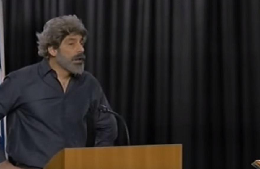 Οι Ράδιο Αρβύλα ισοπέδωσαν τον «βαρύμαγκα» Πολάκη με τη σάτιρά τους!