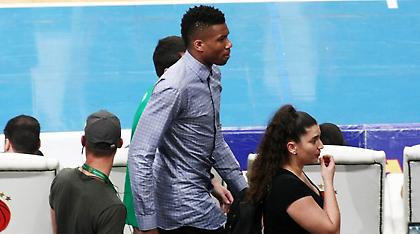 Στο ΟΑΚΑ οι αδερφοί Αντετοκούνμπο! (pics)