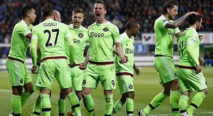 Δεν «ξεκολλάει» από την κορυφή ο Αγιαξ