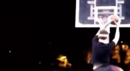 Το πιο troll κάρφωμα που έχετε δει (video)