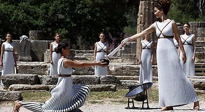 «Κλικ» από την τελετή της Ολυμπιακής Φλόγας