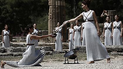 Η Ολυμπιακή Φλόγα πάει στον Ελαιώνα με λαμπαδηδρόμο Σύρο πρόσφυγα