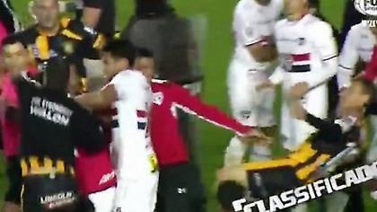 Απίστευτο ξύλο σε ματς του Κόπα Λιμπερταδόρες (video)