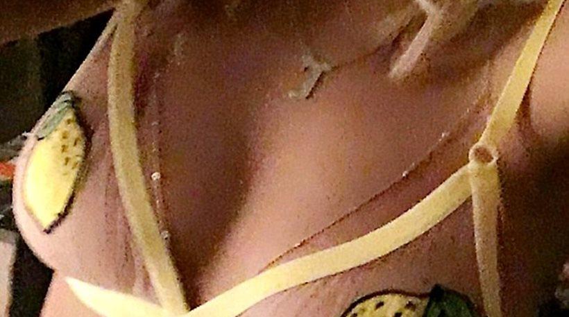 H Rita Ora ποζάρει με τα «λεμόνια» της!