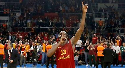 Άφησε το πούλμαν και πήγε στον κόσμο της Γαλατά ο Λάσμε! (video)