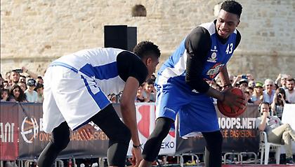 Φάτε μάτια... Αντετοκούνμπο (pics)