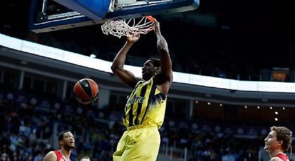 Σλούκας… κερνάει, Ούντο καρφώνει (video)