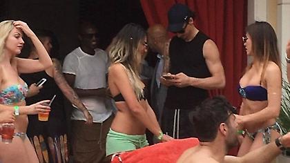 «Ρεπάρει» με αιθέριες υπάρξεις στο Λας Βέγκας ο Ζλάταν (pics)