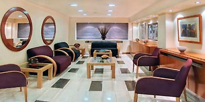 Kατάληψη ξενοδοχείου στο κέντρο της Αθήνας για στέγαση προσφύγων