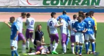 Ο παίκτης έσπασε τρία δόντια, αλλά ο διαιτητής δεν είδε καν φάουλ (pic/vid)