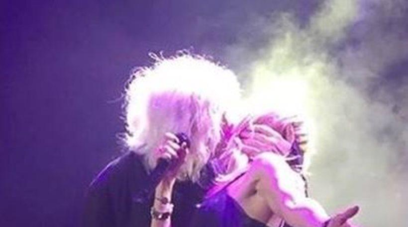 Άννα Βίσση - Νίκος Καρβέλας: Τα παθιασμένα φιλιά του πρώην ζευγαριού