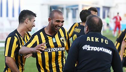 Ένα κουβάρι όλη η ΑΕΚ στο γκολ του Τζεμπούρ (pics)