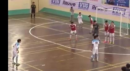 Τρομερή γκολάρα σε αγώνα futsal!