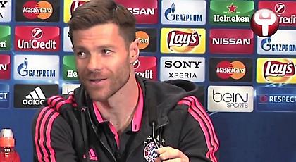 Γκουαρδιόλα, Σιμεόνε και Αλόνσο έπαθαν την… πλάκα τους με τη μεταφράστρια! (video)