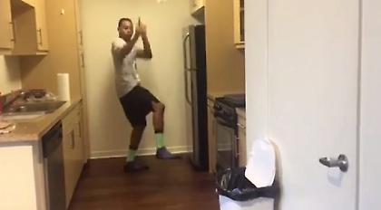 Ο μίμος του ΝΒΑ κάνει ό,τι... όλοι μας (video)