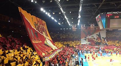 Το τρομερό coreo των οπαδών της Γαλατά (video/pics)