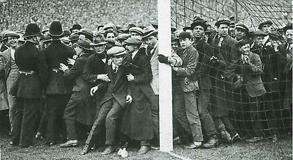 Όταν… βούλιαξε το «Γουέμπλεϊ»! (pics+video)