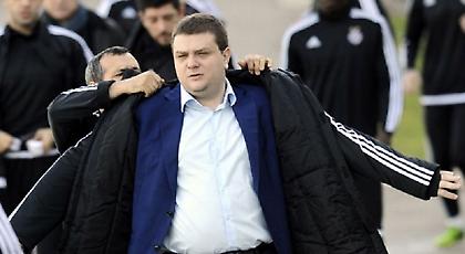 Έδειραν τον γεν. διευθυντή της Πάρτιζαν οι οπαδοί της ομάδας! (pics)