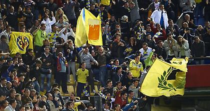 Έβγαλαν κίτρινο υποβρύχιο στον δρόμο οι οπαδοί της Βιγιαρεάλ (pics)