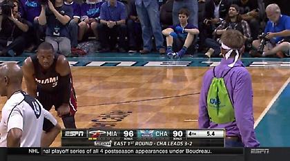 Ο Γουέιντ αποστόμωσε τον γραφικό οπαδό (video)