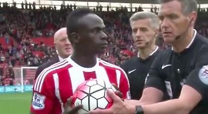 Τρομερό τρολάρισμα στον Μανέ από διαιτητή (video)