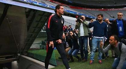 Η προκλητική χειρονομία του Σιμεόνε μέσα στην «Allianz Arena» (video)