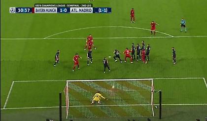 Το 1-0 με... τύχη από τον Τσάμπι Αλόνσο (video)