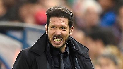 Έξαλλος ο Σιμεόνε: Έσπρωξε συνεργάτη του! (video)