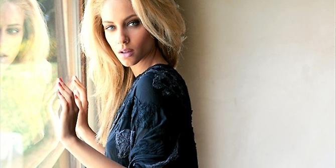 Απολαυστική Δούκισσα Νομικού με πιτζάμες...