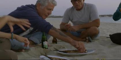 Διάσημος αμερικανός σεφ προβάλλει στο CNN τα ελληνικά νησιά (video)